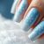 Śnieżynki na paznokciach: jak stworzyć zimowy manicure?